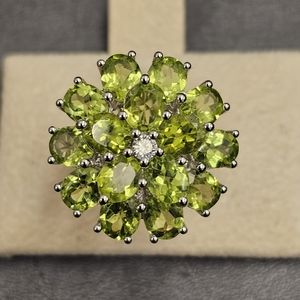 Peridot oval cluster flower ring, 925 silver, size 7